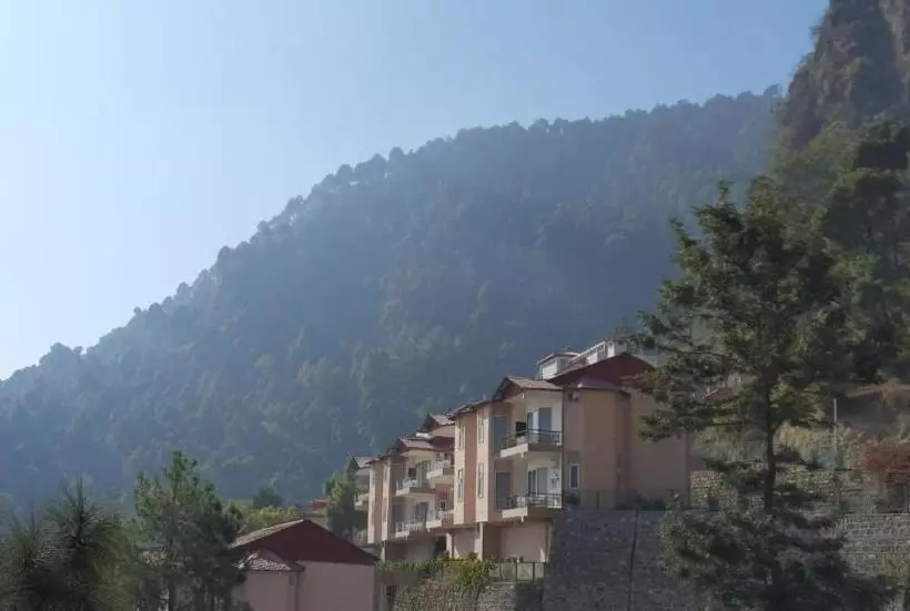 هتل Amravati Resort