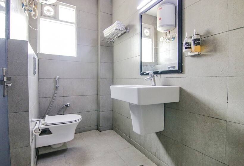 Fabhotel Chawla House