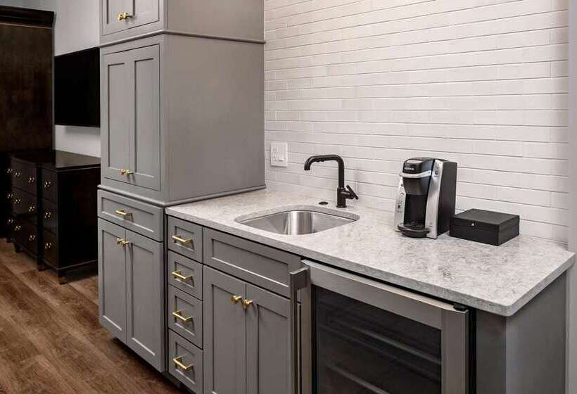 ホテル Hilton Club Liberty Place Charleston