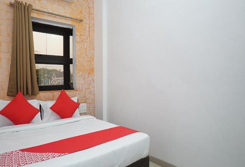 فندق Oyo 29622 Naivedya