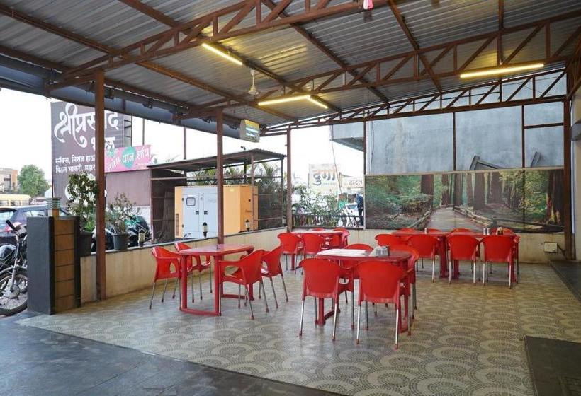 فندق Oyo 29622 Naivedya