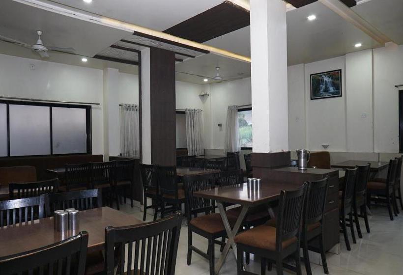 فندق Oyo 29622 Naivedya