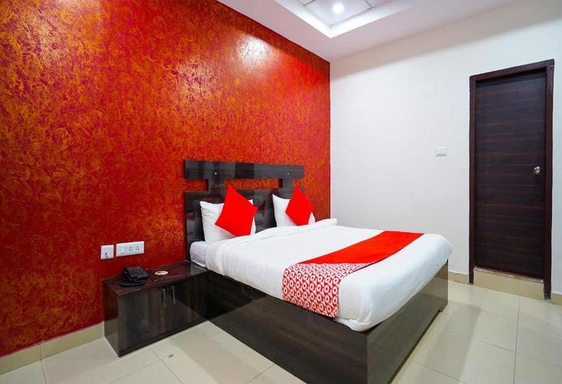 Отель Oyo 61376 The H D , Bar & Restaurant