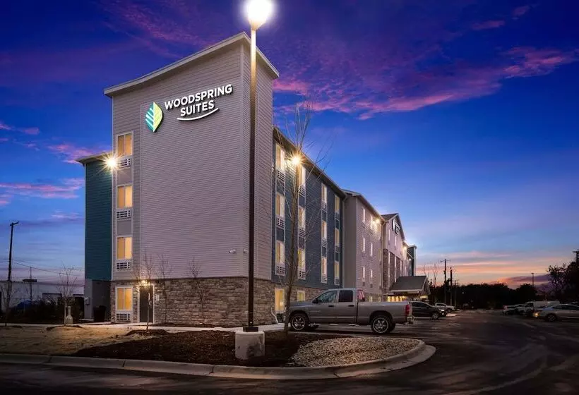 ホテル Woodspring Suites Detroit Madison Heights