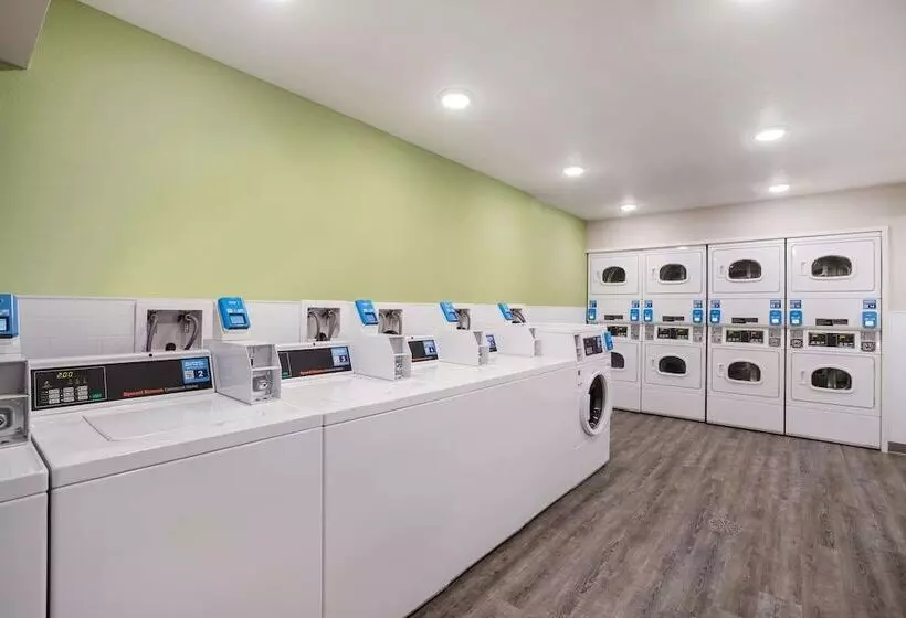 ホテル Woodspring Suites Detroit Madison Heights