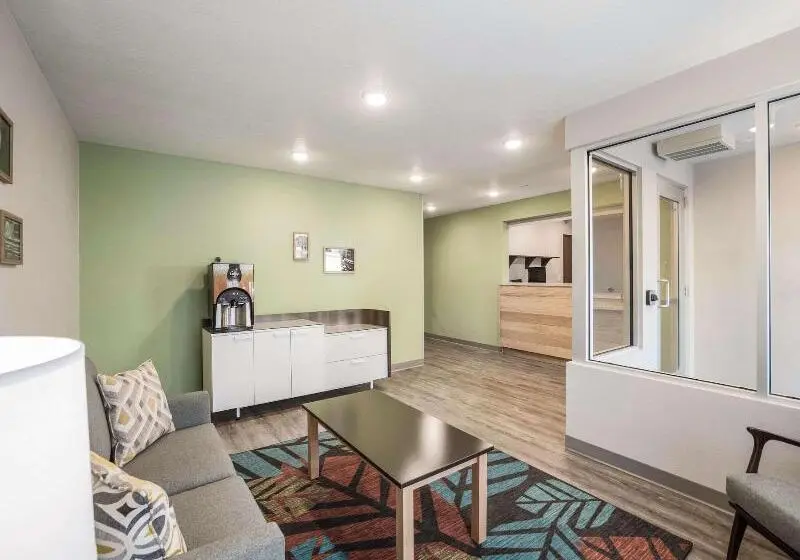 ホテル Woodspring Suites Detroit Madison Heights
