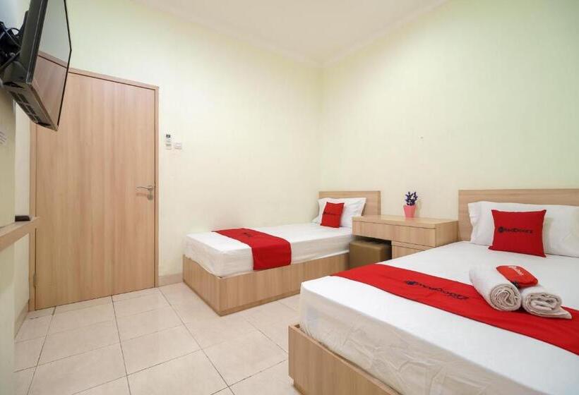 Pension Reddoorz Syariah @ Cinere Depok