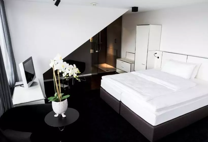 Hotelli &repeat Köln Airport