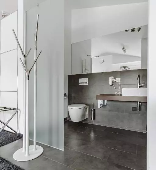 Hotelli &repeat Köln Airport