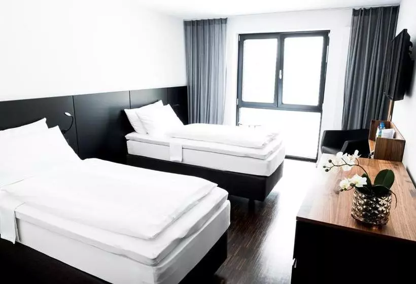 Hotelli &repeat Köln Airport