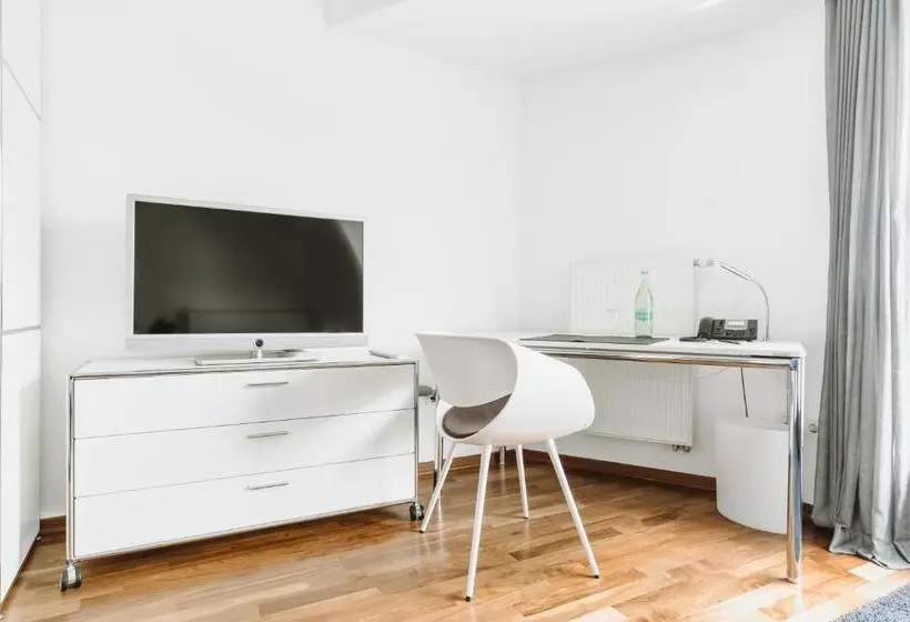 Hotelli &repeat Köln Airport