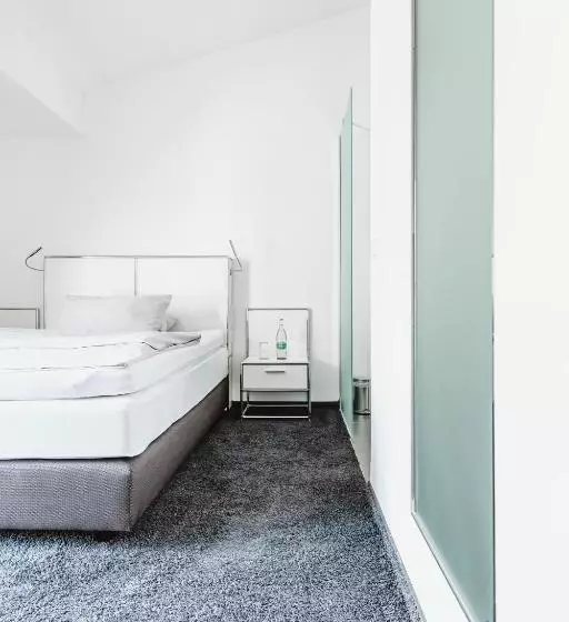 Hotelli &repeat Köln Airport