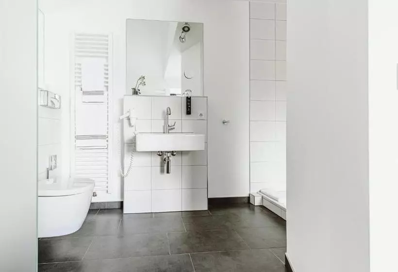 Hotelli &repeat Köln Airport