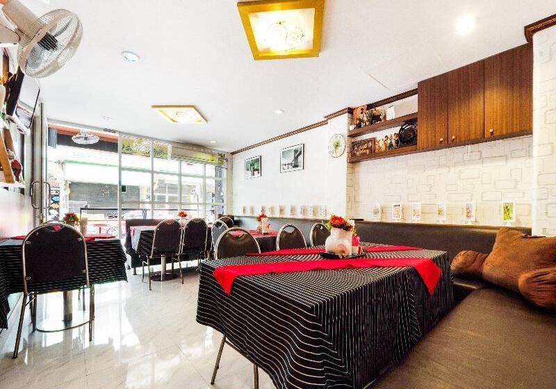 בית מלון כפרי Oyo 75375 Lisa Guesthouse