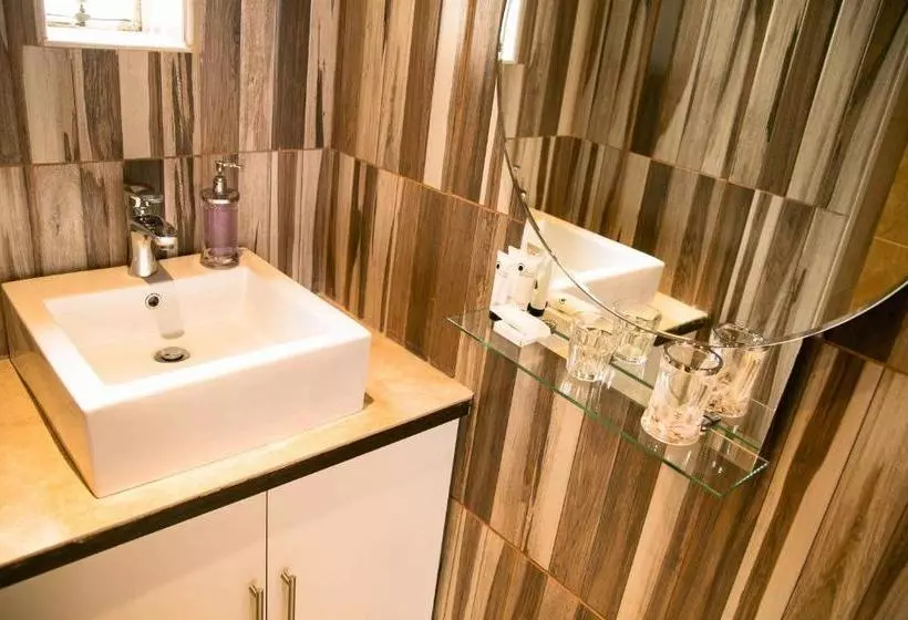 Majatalo Guesthouse@mbalistar