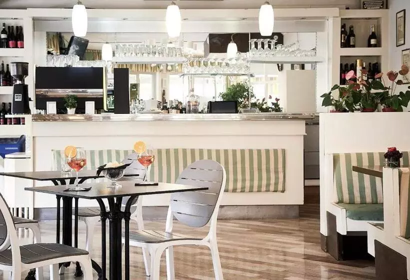 هتل Villa Roma