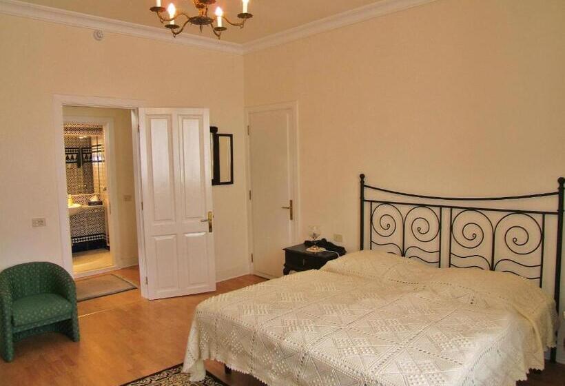 בית מלון כפרי Alhambra