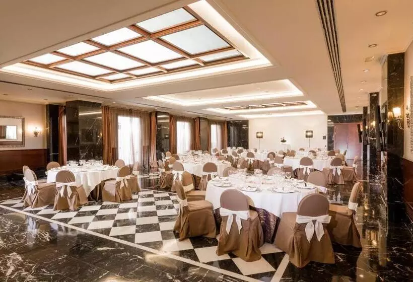 Отель Barcelona Center