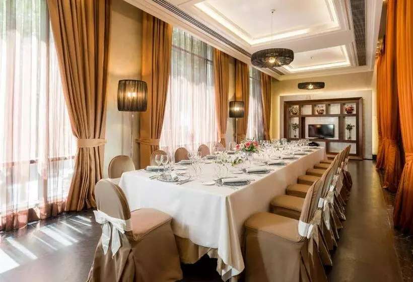 Отель Barcelona Center