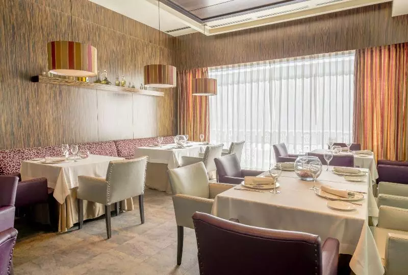 Отель Cordoba Center