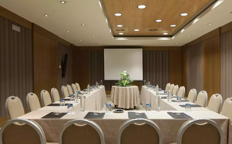 Отель Cordoba Center