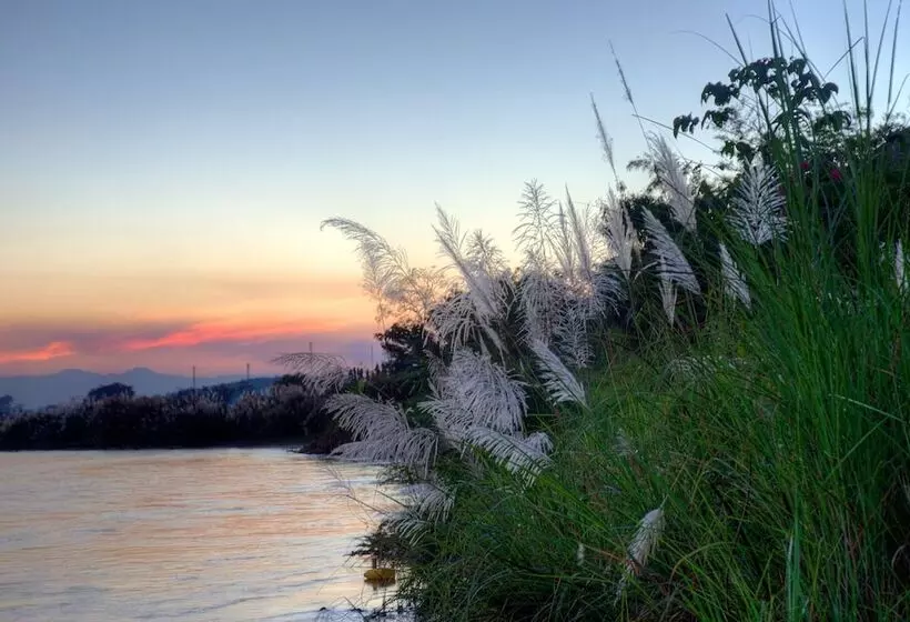 호텔 Maekok River Village Resort