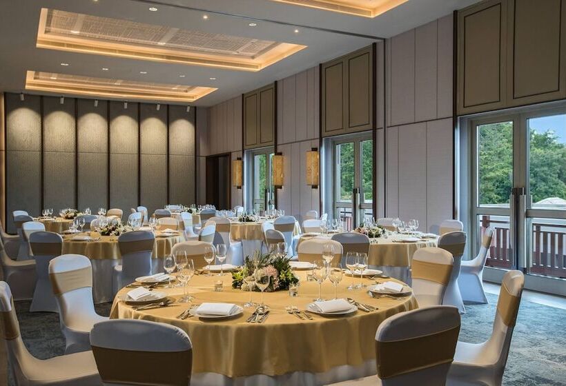 Hotel Phuket Marriott Resort And Spa, Nai Yang Beach