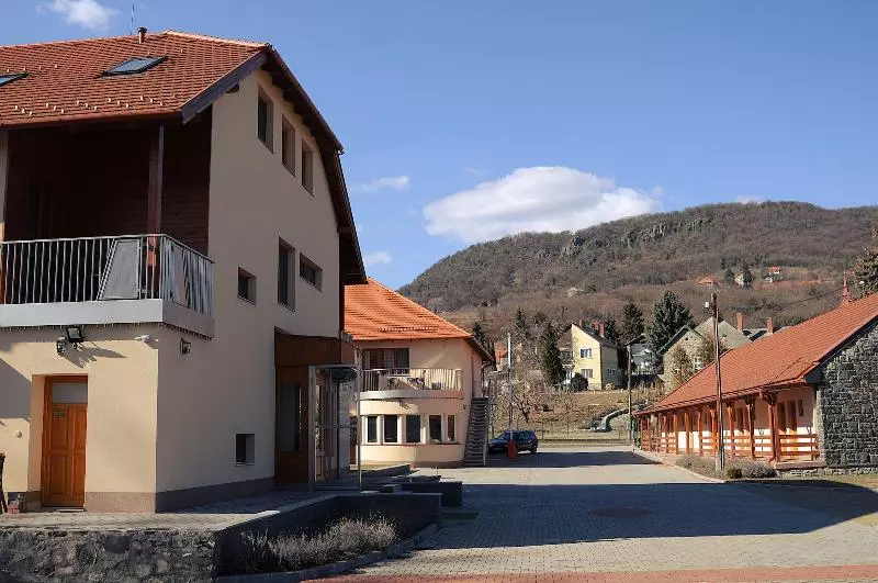 هتل Halászkert Badacsony