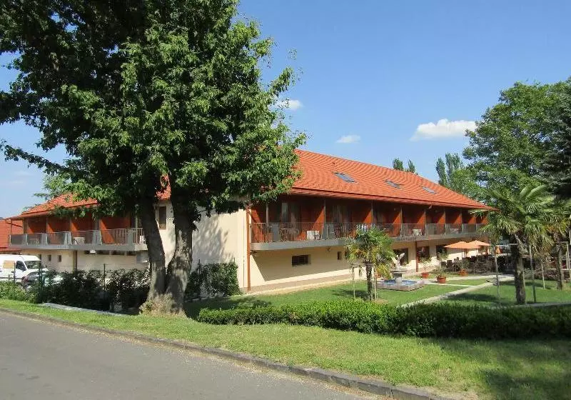 هتل Halászkert Badacsony