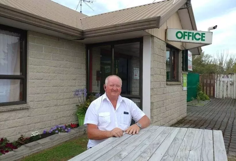 Pineacres Motel And Park