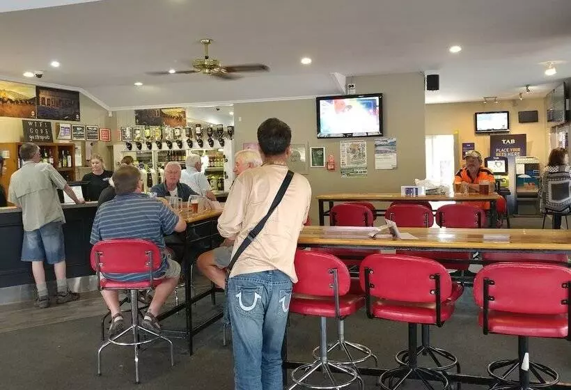 Pineacres Motel And Park