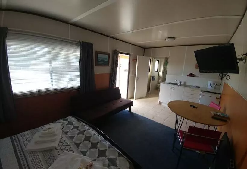 Pineacres Motel And Park