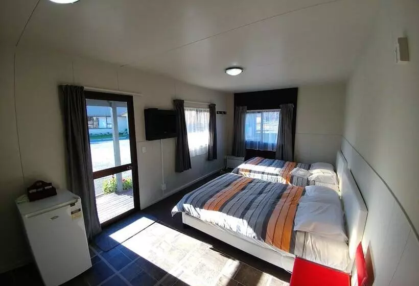 Pineacres Motel And Park