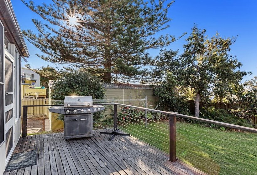 Government Road, 102