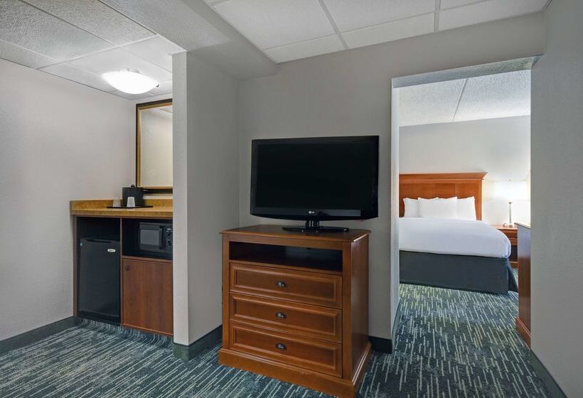 Отель Spark By Hilton Rochester University Area