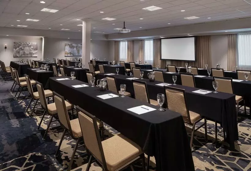 ホテル Embassy Suites By Hilton Fort Worth Downtown