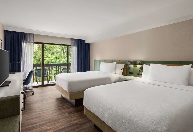 هتل Hilton Garden Inn Monterey