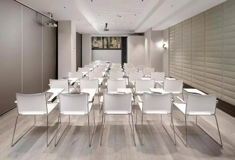 Отель Olivia Plaza