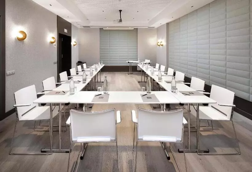 Отель Olivia Plaza