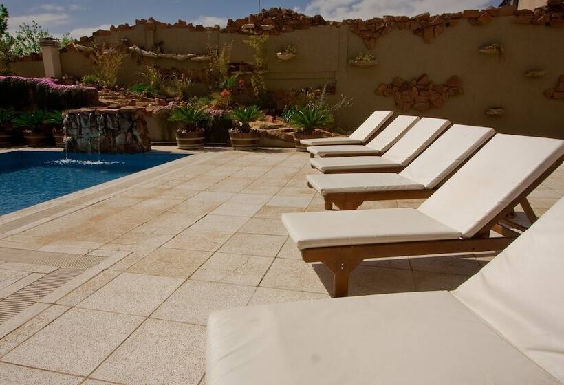 Hotel Tower Inn & Suites