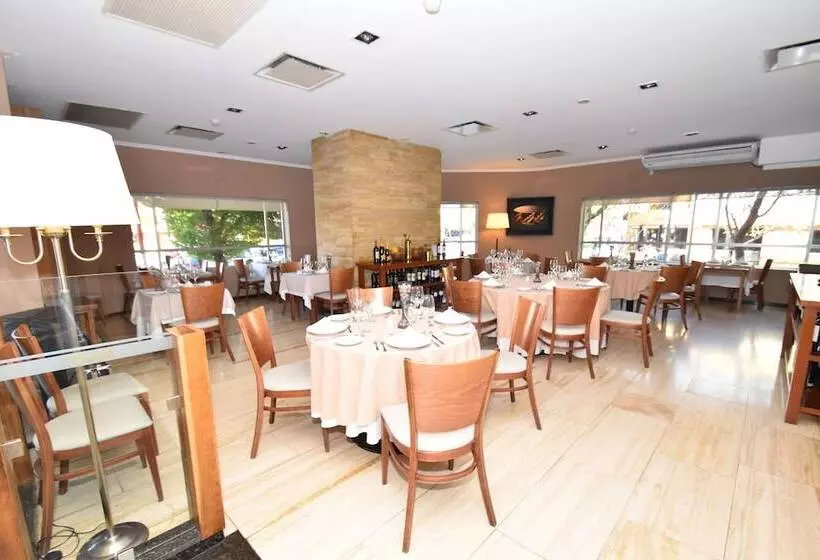 호텔 Tower Inn & Suites