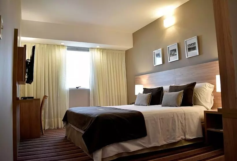 호텔 Tower Inn & Suites