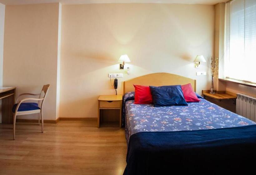 בית מלון כפרי Villa De Ayerbe