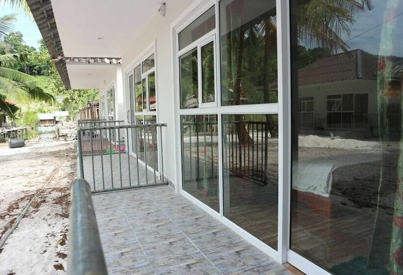 Hotel Beyond Beach Resort