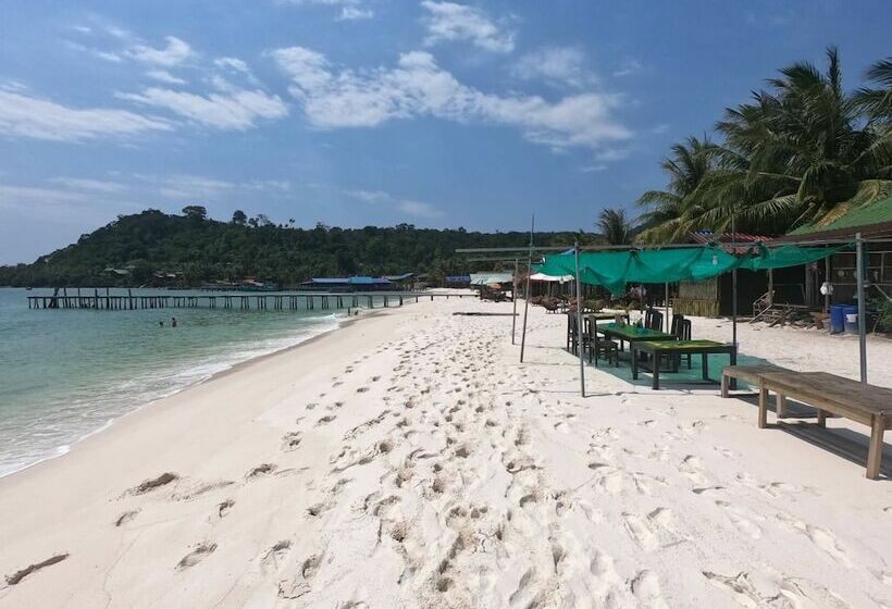 Hotel Beyond Beach Resort