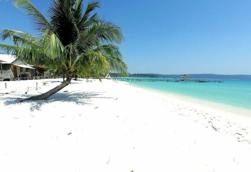 Hotel Beyond Beach Resort