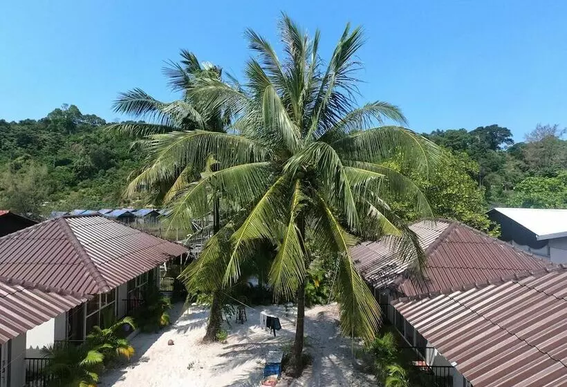 هتل Beyond Beach Resort