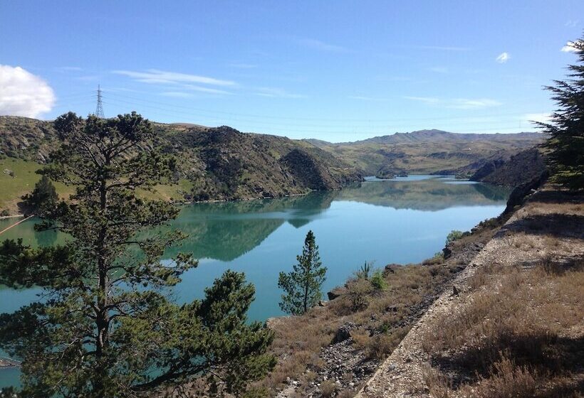 Отель Lake Roxburgh Lodge