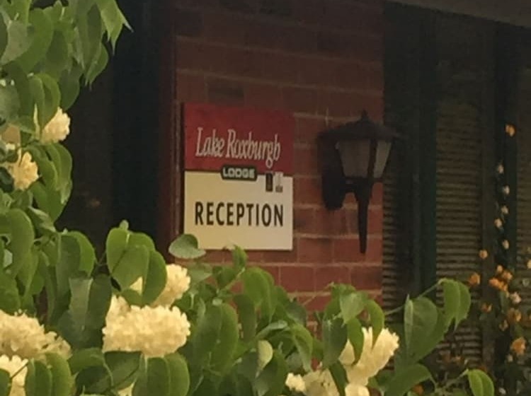 Отель Lake Roxburgh Lodge