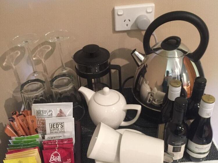 Отель Lake Roxburgh Lodge